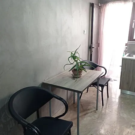 Pauline アパート *